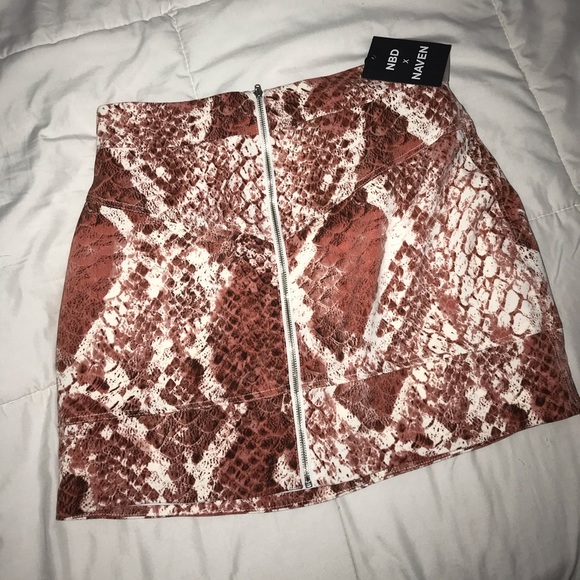 💋NBD REVOLVE Snakeskin Mini Skirt - Picture 1 of 4